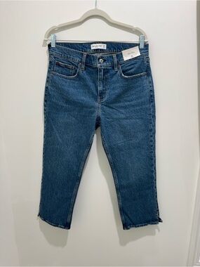 NWT Abercrombie & Fitch Mid Rise Cropped Jeans NWT Size 30